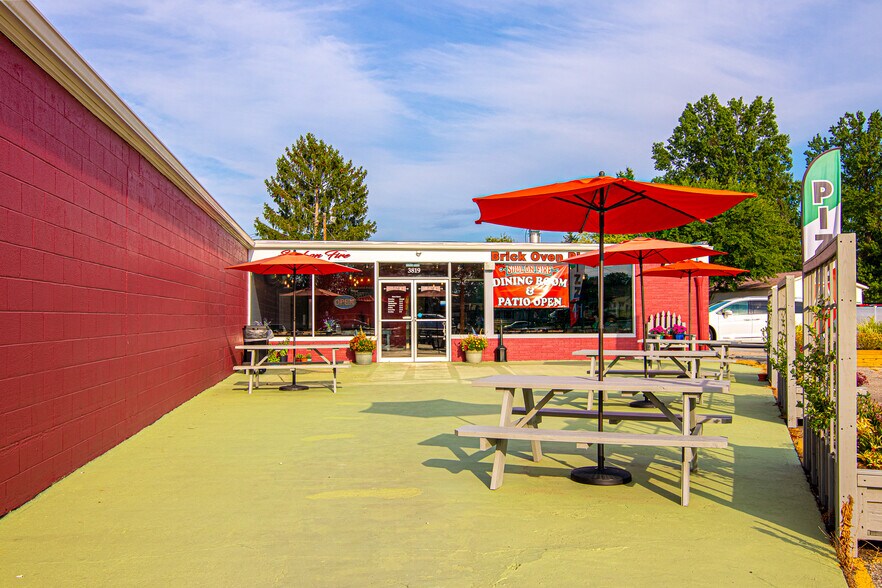 More Photos Of 3817 Oberlin Ave, Lorain Convenience Store For Sale