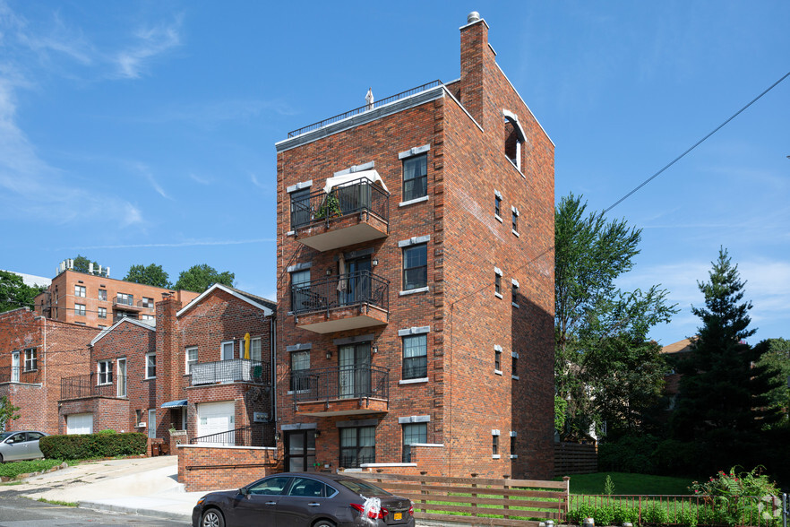 Primary Photo Of 211 W 252nd St, Bronx Apartments For Sale