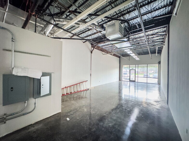 More Photos Of 4899 Highway 6, Missouri City Restaurant For Lease