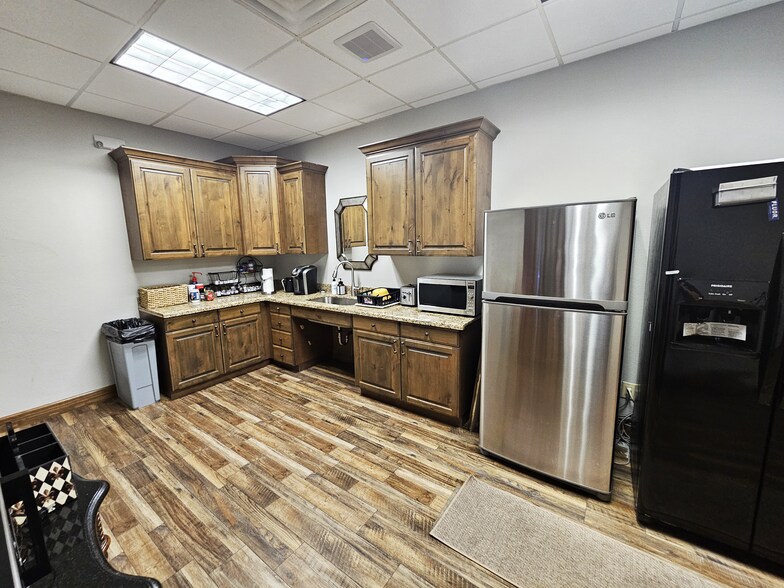 More Photos Of 16920 Park Row, Houston Office For Lease