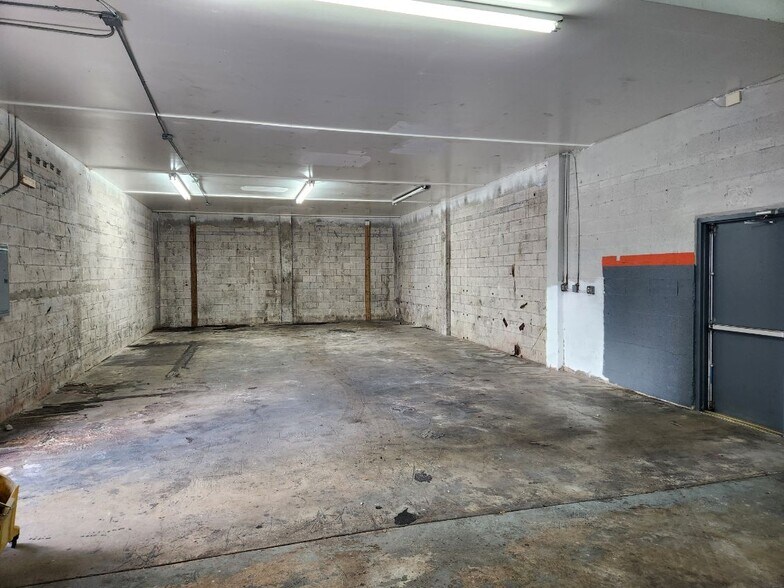 More Photos Of 890 SW 69th Ave, Miami Warehouse For Lease