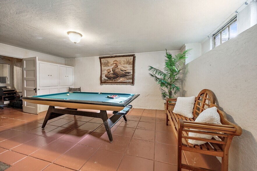 More Photos Of 2336 Table Rock Rd, Medford Freestanding For Sale