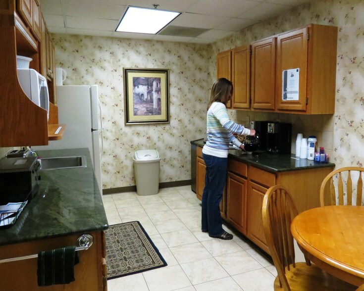 More Photos Of 18245 Paulson Dr, Port Charlotte Office For Lease