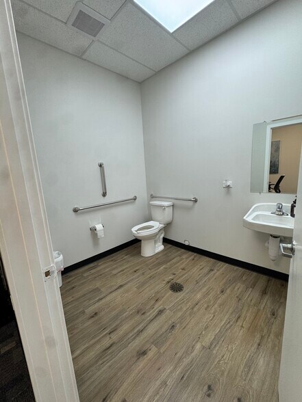 More Photos Of 4579-4589 Route 71, Oswego Storefront Retail Office For Lease