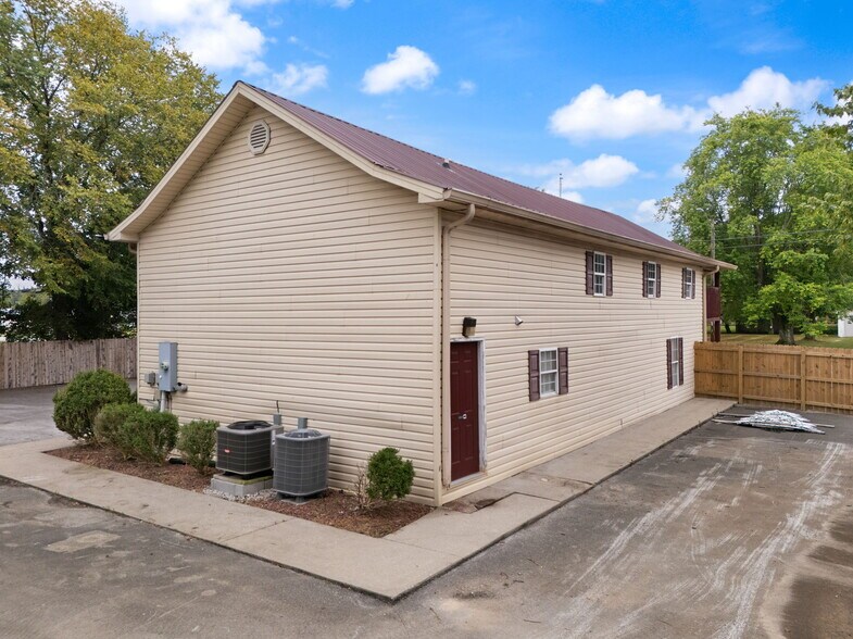 More Photos Of 4418 Main St, Clay City Flex For Sale