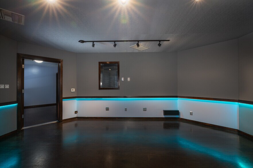 More Photos Of 5102 Vineland Ave, North Hollywood Movie Radio TVStudio For Sale