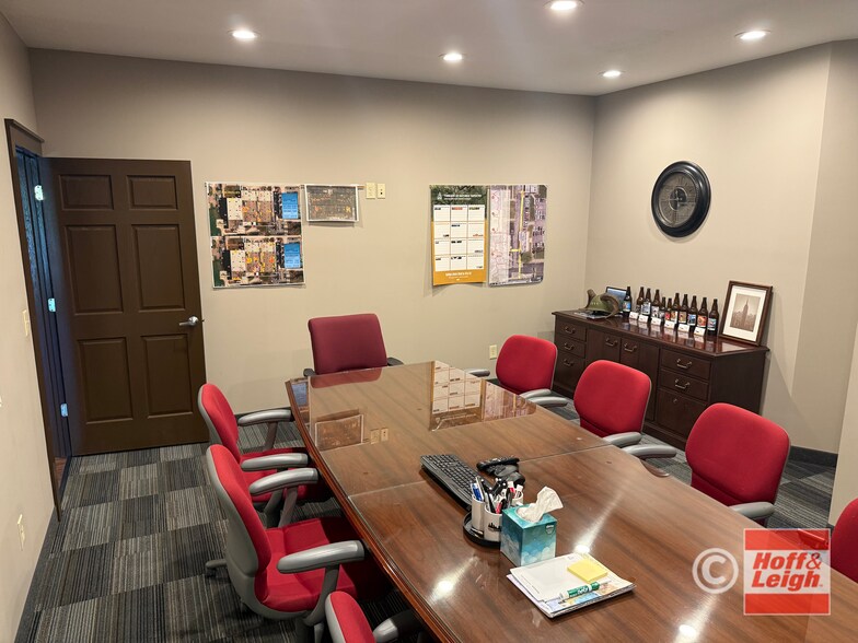 More Photos Of 1680 Industrial Pky, Brunswick Office For Sale