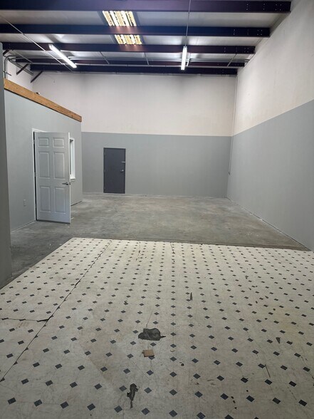 More Photos Of 4000 Fambrough Dr, Powder Springs Warehouse For Lease