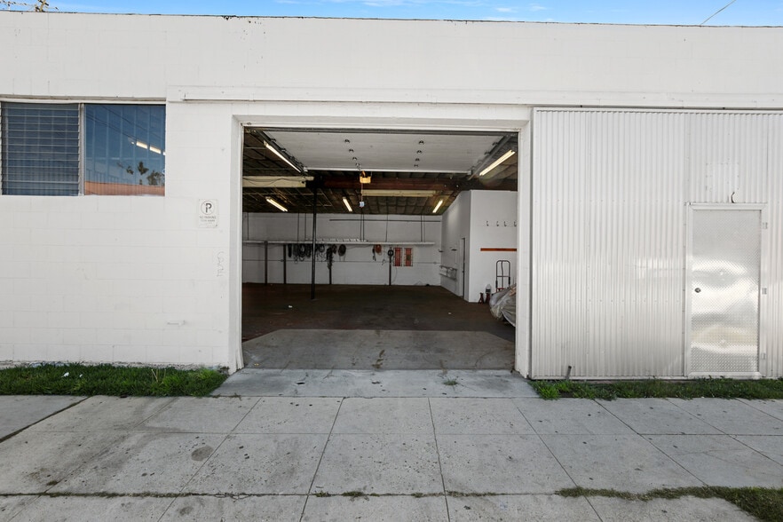 More Photos Of 1900-1902 E Anaheim St, Long Beach Storefront For Sale