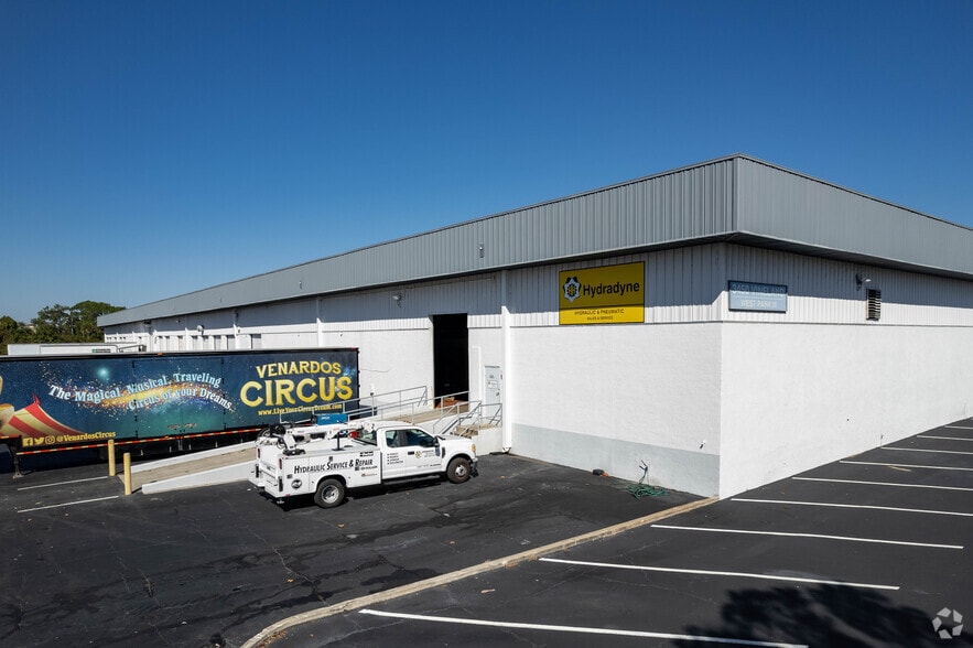 More Photos Of 3320 Vineland Rd, Orlando Unknown For Lease