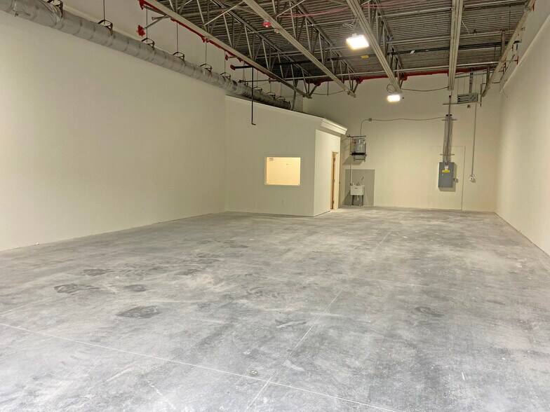 More Photos Of 100 Tri City Rd, Somersworth Warehouse For Lease