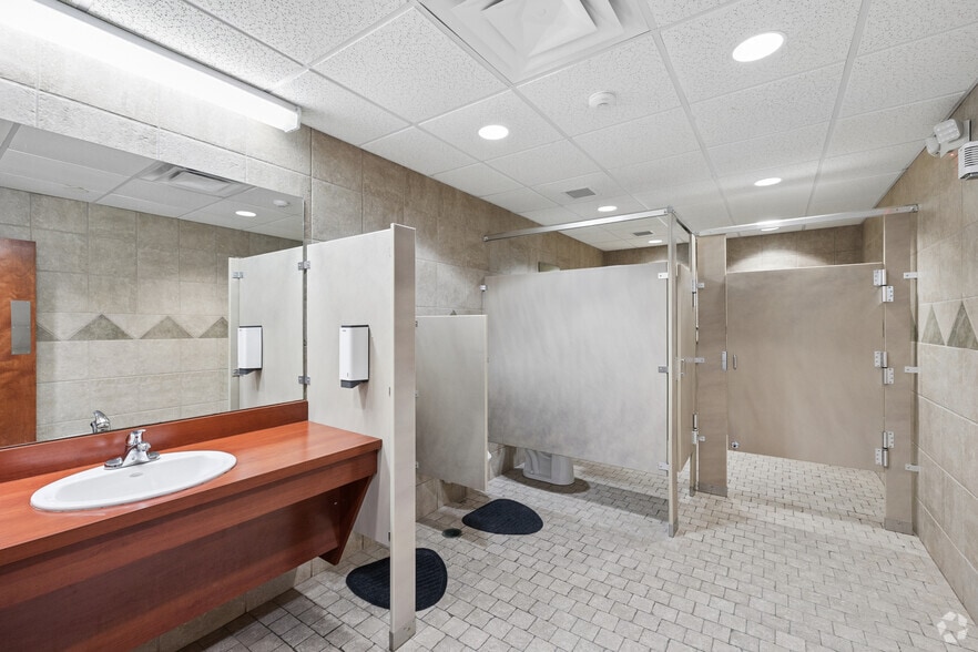 More Photos Of 1670 Main St, Sarasota Religious Facility For Sale