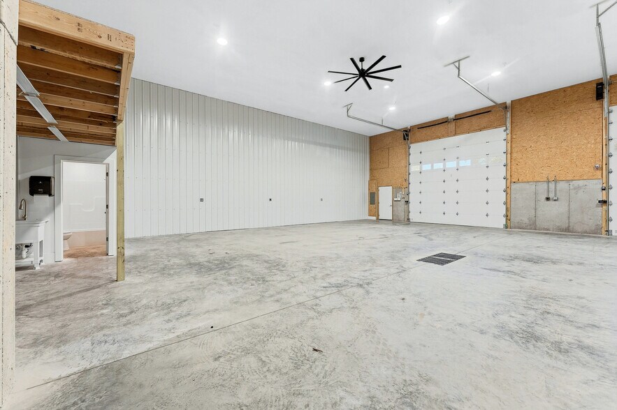 More Photos Of 42 Birch Hollow Rd, Morgantown Warehouse For Lease