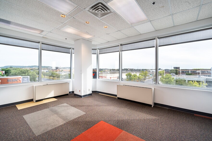 More Photos Of 9001 Boul De L'acadie, Montréal Office For Lease