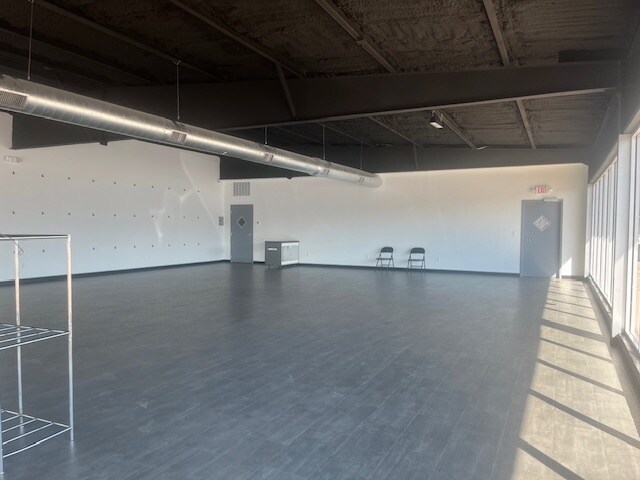 More Photos Of 202 N Frazier St, Conroe General Retail For Sale