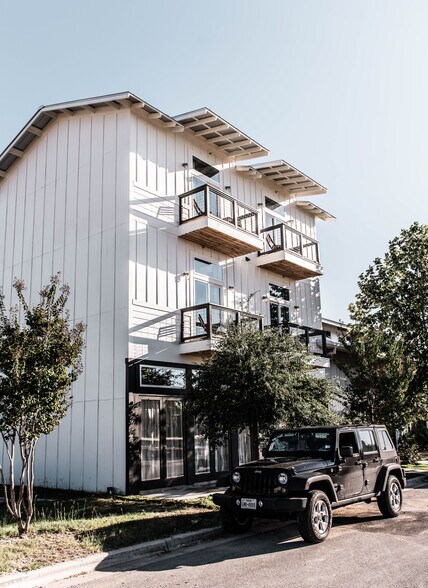 Primary Photo Of 1147 N Academy Ave, New Braunfels General Retail For Lease