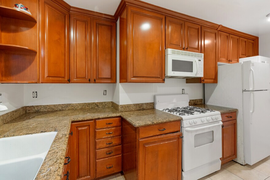 More Photos Of 690-696 S Coast Hwy, Laguna Beach, Laguna Beach Hotel For Sale