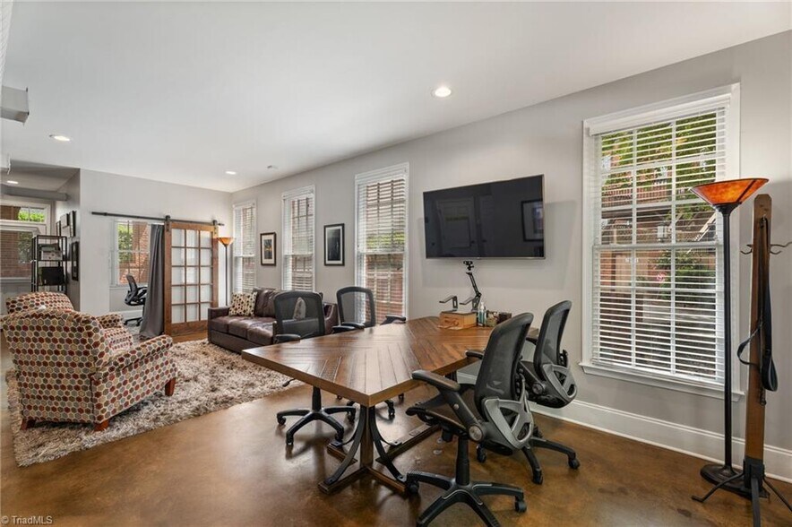 More Photos Of 215-217 E Lewis St, Greensboro Office For Lease