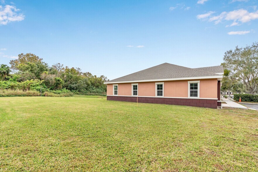 More Photos Of 1640 Lexington Green Ln, Sanford Medical For Lease