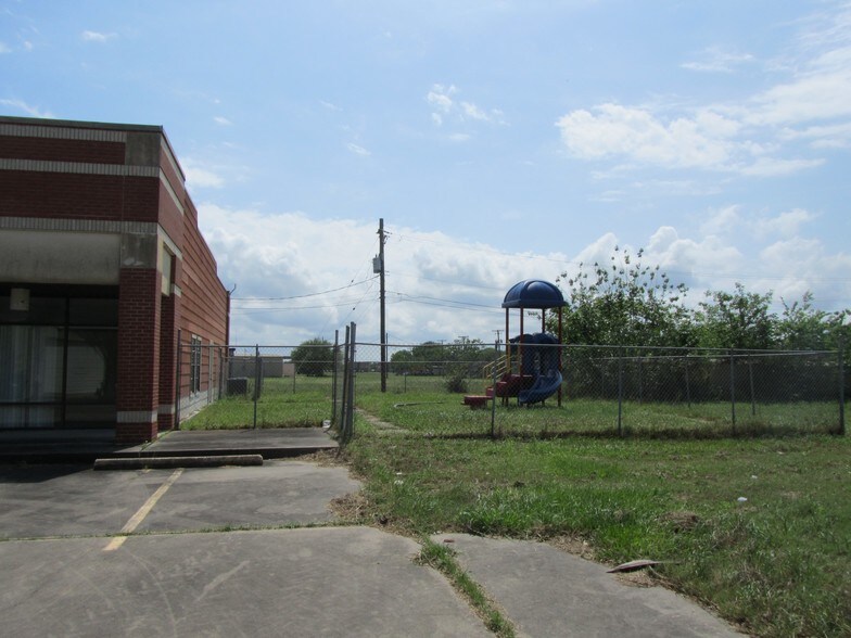 More Photos Of 1205-1211 W Austin St, Port Lavaca Office For Lease
