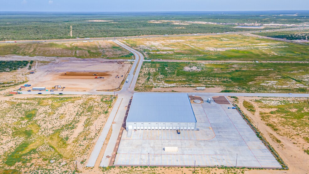 More Photos Of Maritime Loop, Laredo Warehouse For Lease