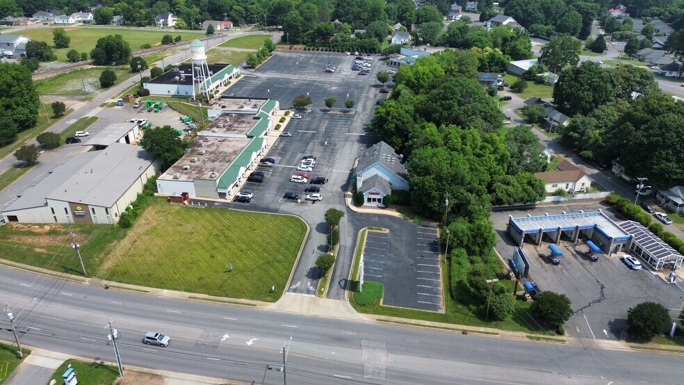 More Photos Of 230-254 E Garrison Blvd, Gastonia Storefront For Lease