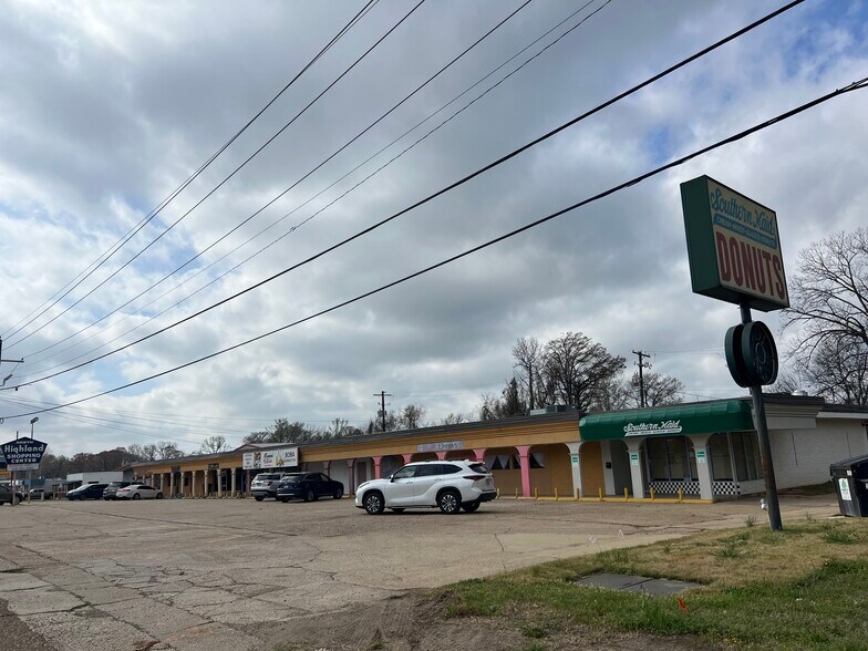 More Photos Of 3143-3161 N Market St, Shreveport, Ln, Shreveport Storefront For Sale