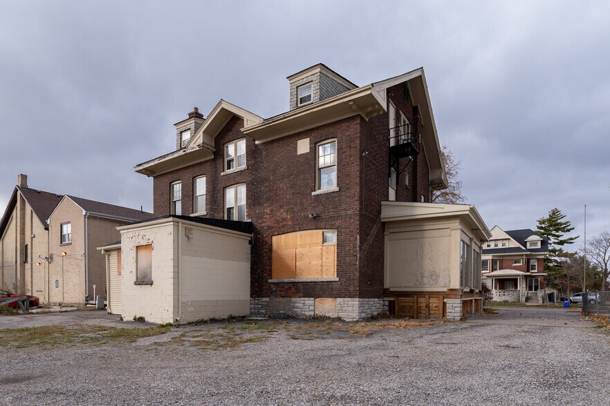 More Photos Of 41 Wellington St, Brantford Office For Sale