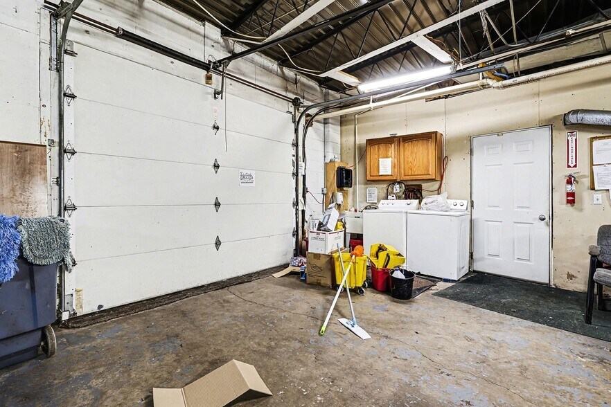 More Photos Of 1240 Pipestone Rd, Benton Harbor Office For Sale