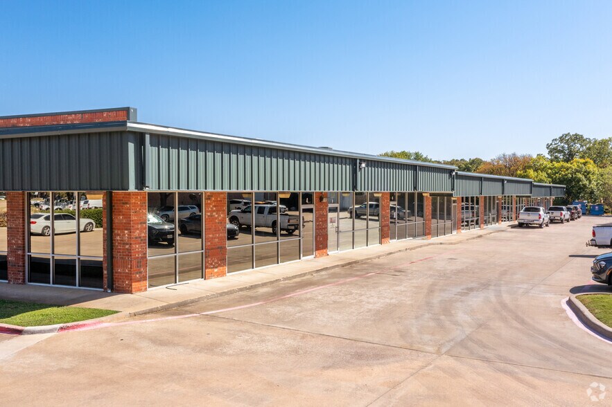 More Photos Of 720 Valley Ridge Cir, Lewisville Showroom For Lease