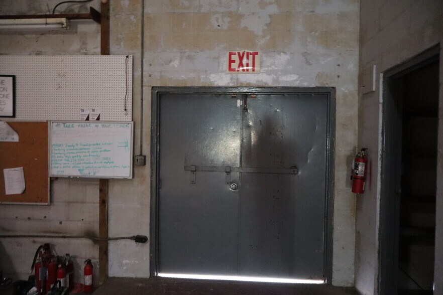 More Photos Of 3485 S Monroe St, Tallahassee Showroom For Lease