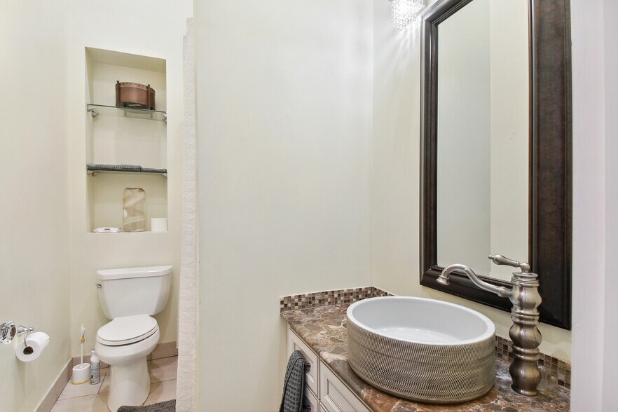 More Photos Of 5631 Magazine St, New Orleans Office For Sale