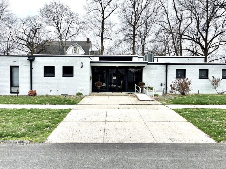 Primary Photo Of 104 N Pine St, Centralia Religious Facility For Sale