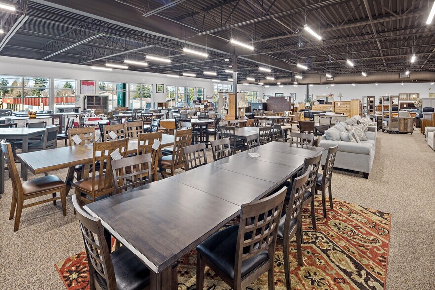 More Photos Of 916 W Division St, Mount Vernon General Retail For Sale
