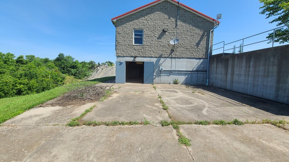 More Photos Of 25 Ruthman Dr, Dry Ridge Loft Creative Space For Lease