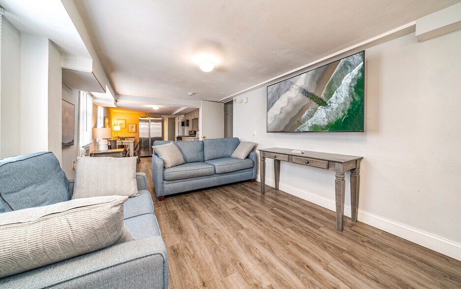 More Photos Of 617 E 8th St, Ocean City Hotel For Sale