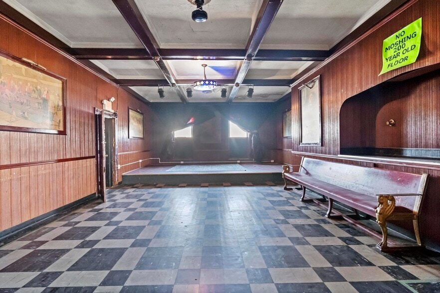 More Photos Of 24 E 3rd St, Newport Bar For Sale