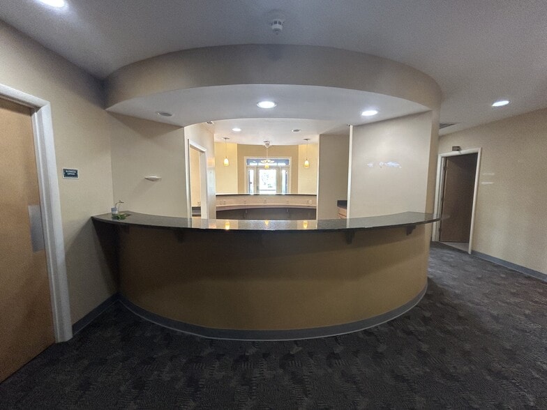 More Photos Of 11907 Montgomery Rd, Cincinnati Medical For Lease