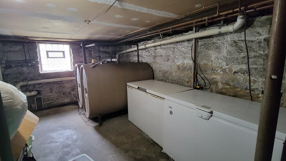 More Photos Of 522 Main St, Rockwood Specialty For Sale