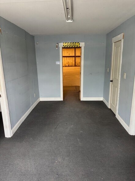 More Photos Of 4073 Nine McFarland Dr, Alpharetta Warehouse For Lease