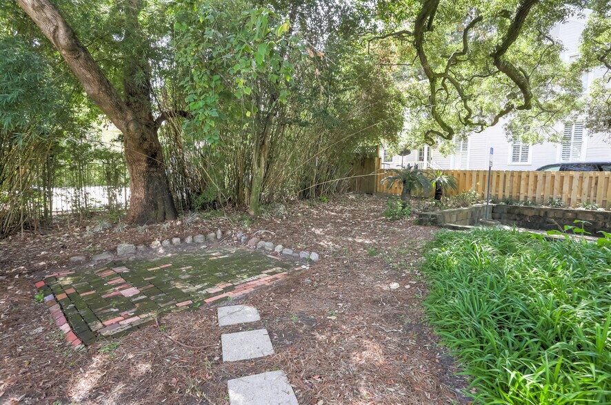 More Photos Of 921 N Palafox St, Pensacola Office For Sale