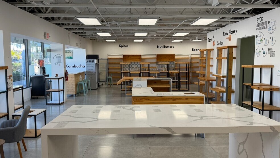 More Photos Of 2100-2104 E Oakland Park Blvd, Fort Lauderdale Freestanding For Lease