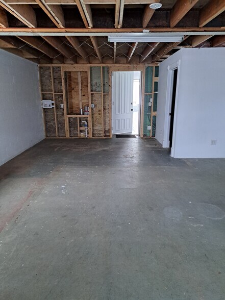 More Photos Of 40 2nd St, Athens Storefront Retail Residential For Lease