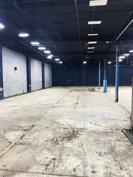 More Photos Of 8630 103rd Ave, Ozone Park Showroom For Lease