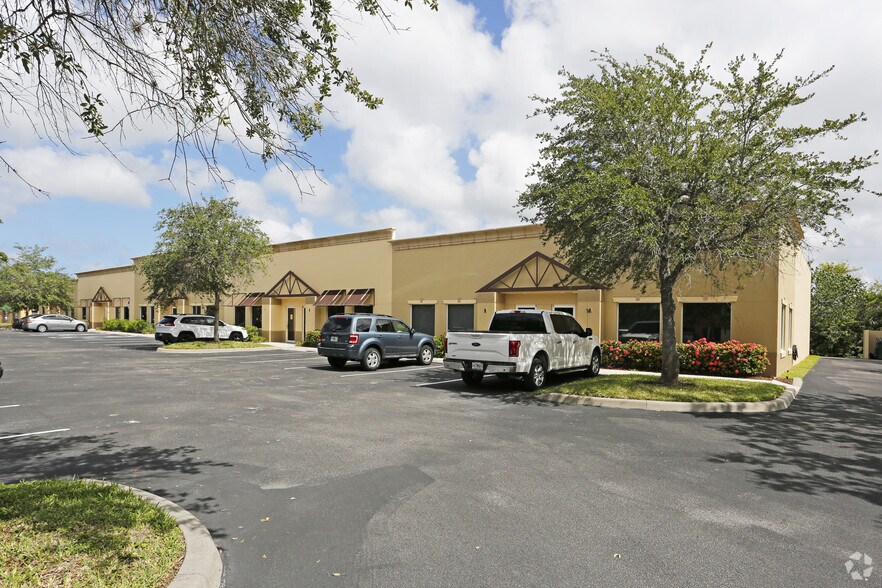 Primary Photo Of 1045 Collier Center Way, Naples Flex For Lease