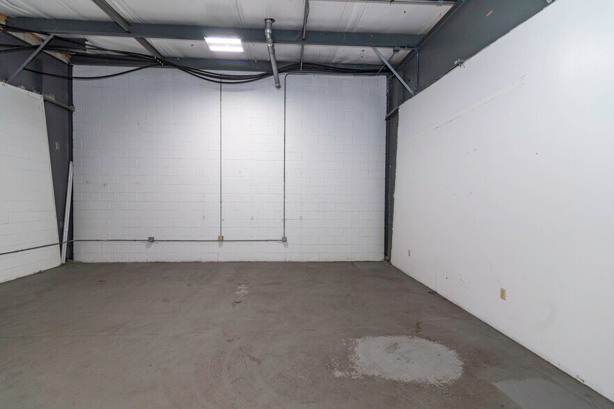 More Photos Of 4 Wilder Dr, Plaistow Warehouse For Lease