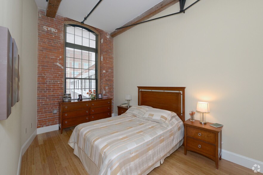 More Photos Of 12 Eagle St, Providence Apartments For Lease