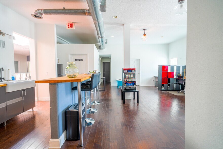 More Photos Of 2529 Central Ave, Saint Petersburg Coworking Space
