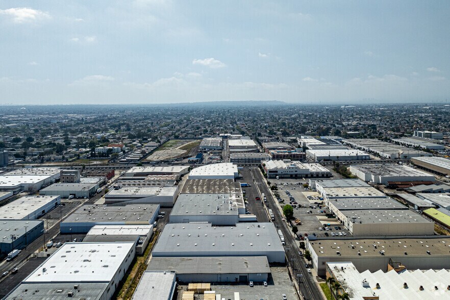 More Photos Of 2100 E 49th St, Vernon Warehouse For Lease