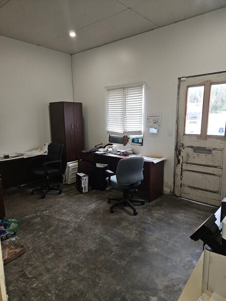 More Photos Of 2704 W Azeele St, Tampa Warehouse For Sale